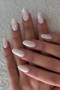 Pearlescent & Soft Glow Nails
