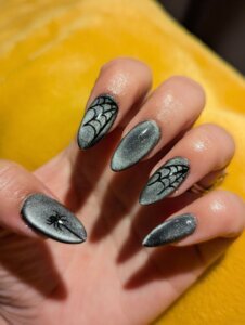 Cat-Eye Halloween Nails