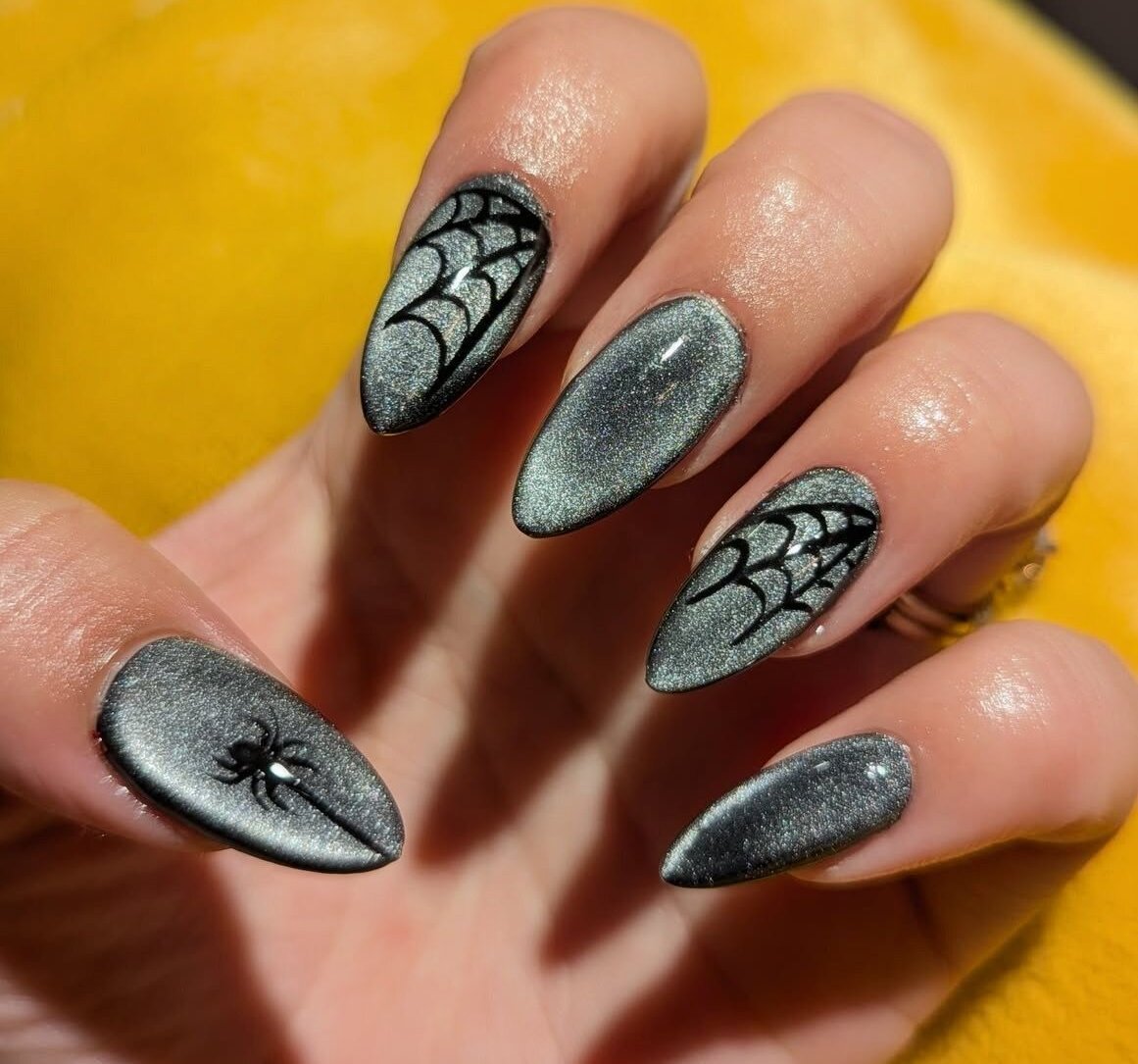 Cat-Eye Halloween Nails